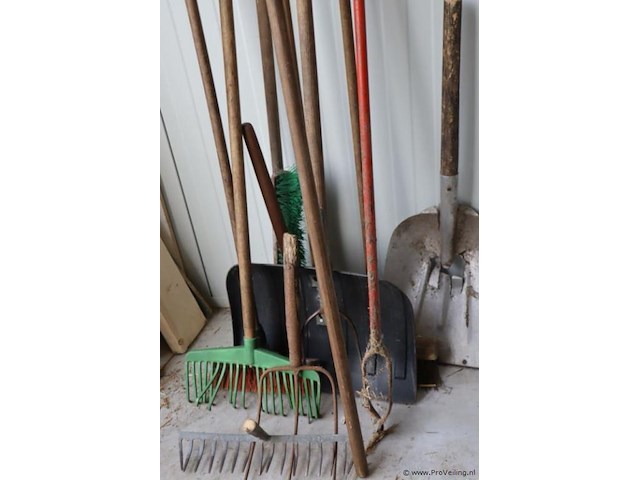 Partij tuingereedschap o.a. hark, schep, grondboor & sneeuwschuif - afbeelding 2 van  5