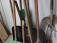 Partij tuingereedschap o.a. hark, schep, grondboor & sneeuwschuif - afbeelding 2 van  5