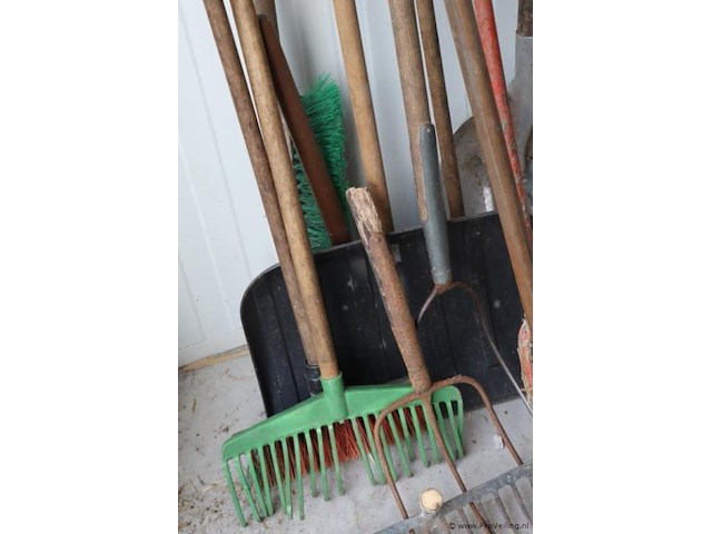 Partij tuingereedschap o.a. hark, schep, grondboor & sneeuwschuif - afbeelding 3 van  5