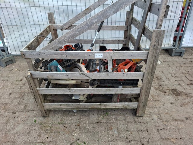 Partij tuingereedschap o.a. makita husqvarna - afbeelding 1 van  5