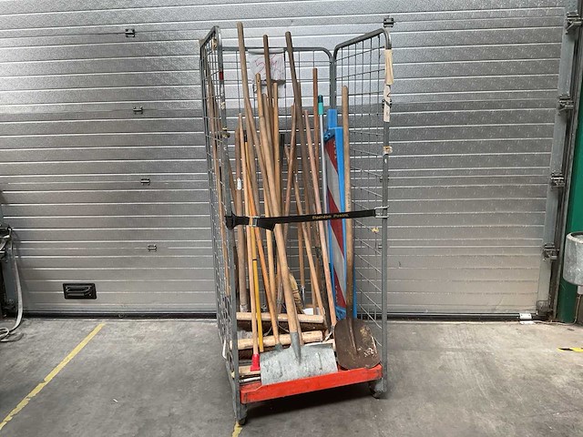 Partij tuingereedschap op steel - afbeelding 1 van  2