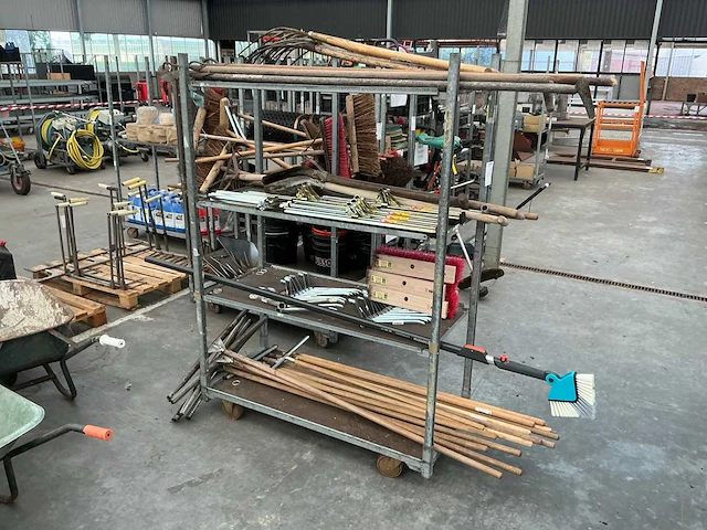 Partij tuingereedschap - afbeelding 1 van  7