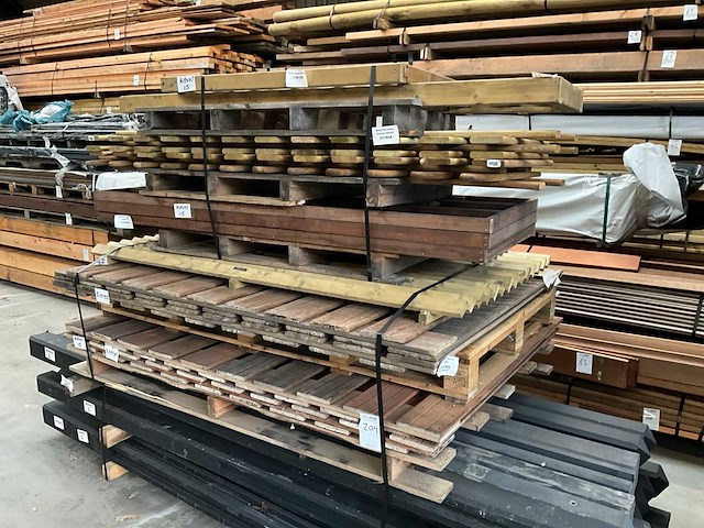 Partij tuinhout - afbeelding 1 van  9