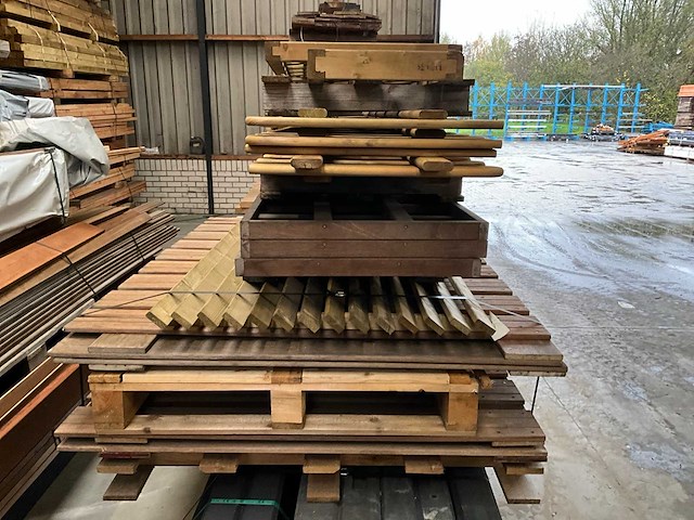 Partij tuinhout - afbeelding 4 van  9