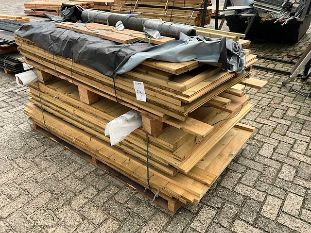 Partij tuinhout - afbeelding 1 van  4