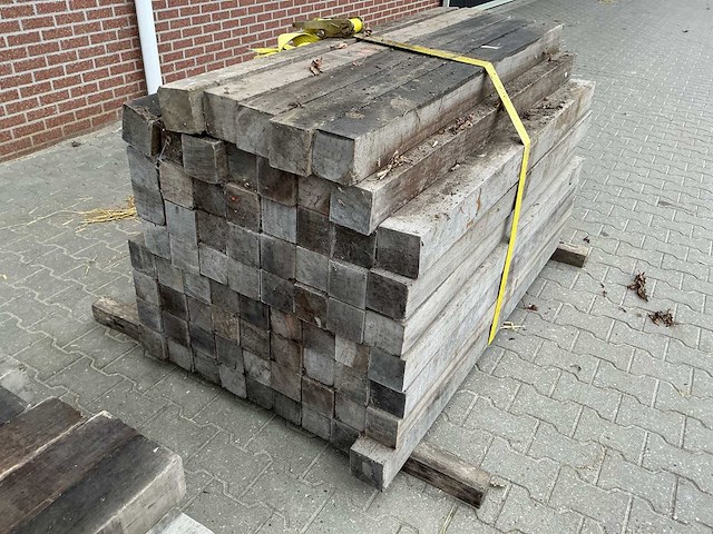 Partij tuinpalen hardhout (109x) - afbeelding 9 van  10