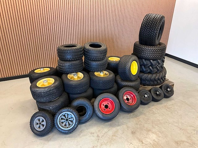 Partij tuin/park machines banden - afbeelding 1 van  20
