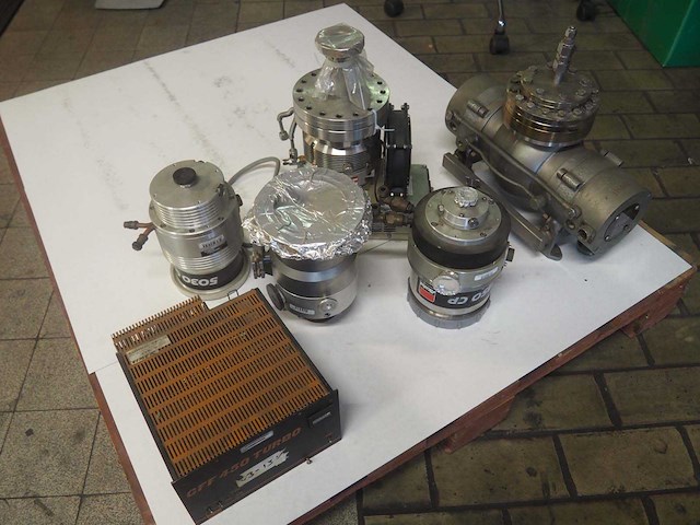 Partij turbo (moleculair) pompen met controller - afbeelding 6 van  13