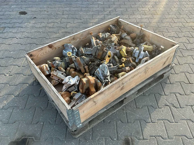 Partij twistlocks - afbeelding 1 van  5
