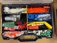 Partij uitvulplaten, klemmen, schroeven en connectoren in 3 organizers - afbeelding 2 van  6