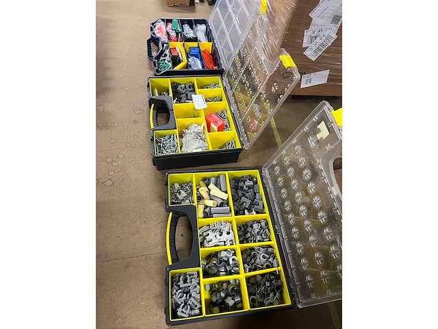 Partij uitvulplaten, klemmen, schroeven en connectoren in 3 organizers - afbeelding 6 van  6