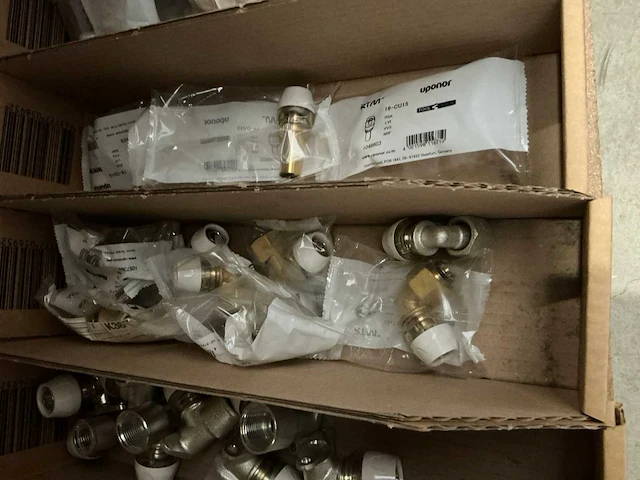 Partij uponor koppelingen - afbeelding 12 van  12