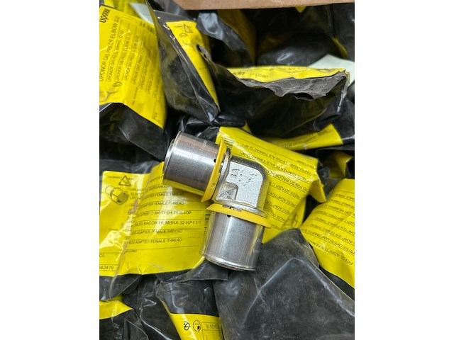 Partij uponor persfittingen/persbochten voor gasinstallaties - afbeelding 2 van  4