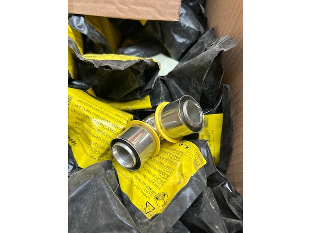 Partij uponor persfittingen/persbochten voor gasinstallaties - afbeelding 3 van  4