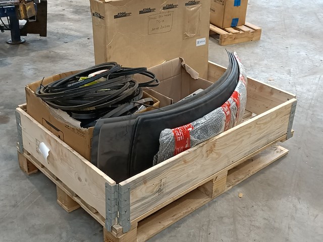 Partij v-riemen en diverse - afbeelding 1 van  9