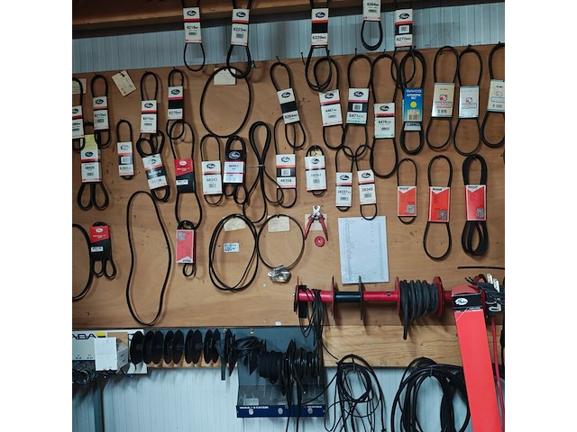 Partij v-snaren, kabel en slagenklemmen - afbeelding 1 van  7