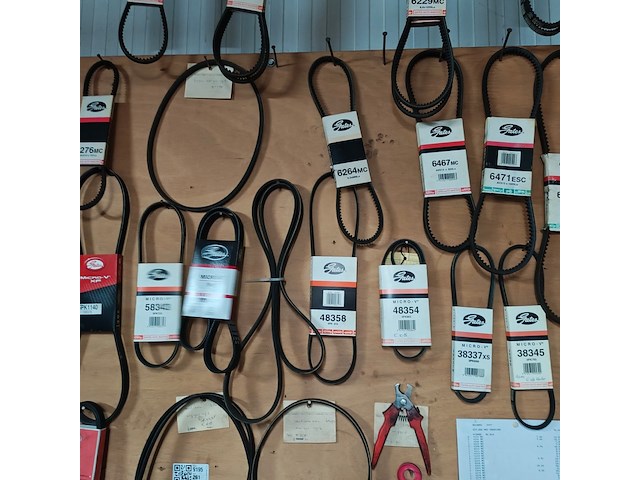 Partij v-snaren, kabel en slagenklemmen - afbeelding 3 van  7