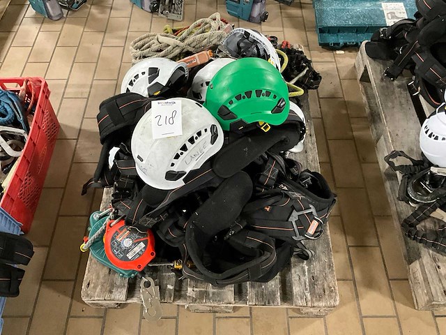 Partij valbeschermingsmiddelen - afbeelding 1 van  4