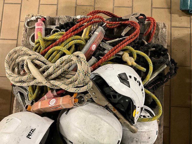 Partij valbeschermingsmiddelen - afbeelding 2 van  4