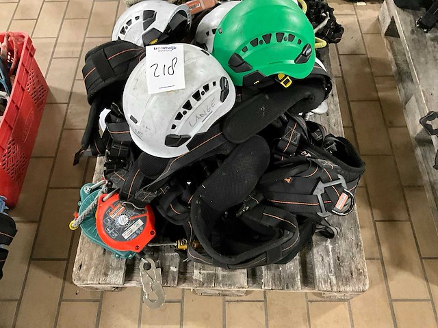 Partij valbeschermingsmiddelen - afbeelding 4 van  4