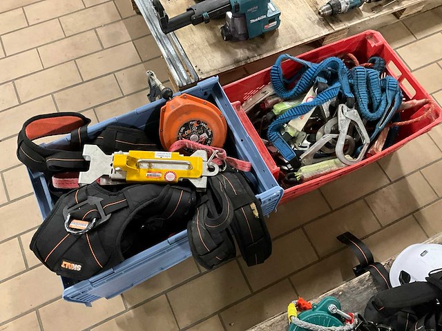 Partij valbeschermingsmiddelen - afbeelding 1 van  5