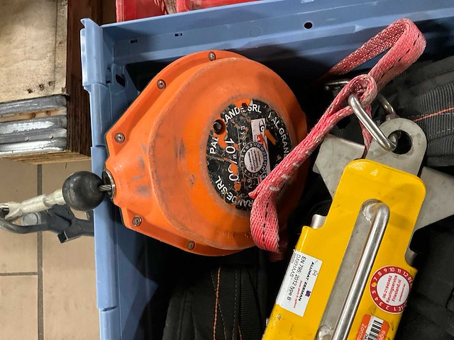 Partij valbeschermingsmiddelen - afbeelding 3 van  5