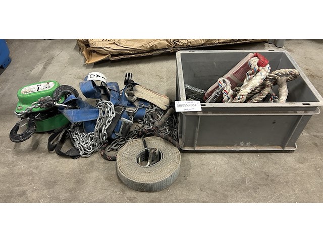 Partij valbeveiliging en takelketting - afbeelding 1 van  7