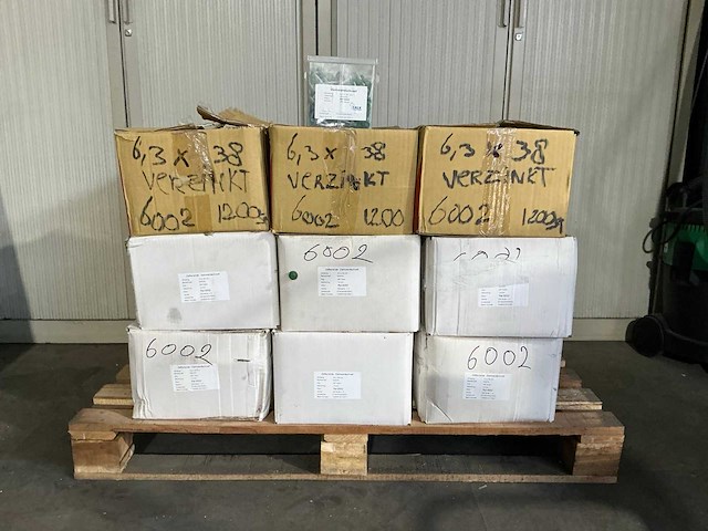 Partij valk - handel damwandschroeven - afbeelding 1 van  8