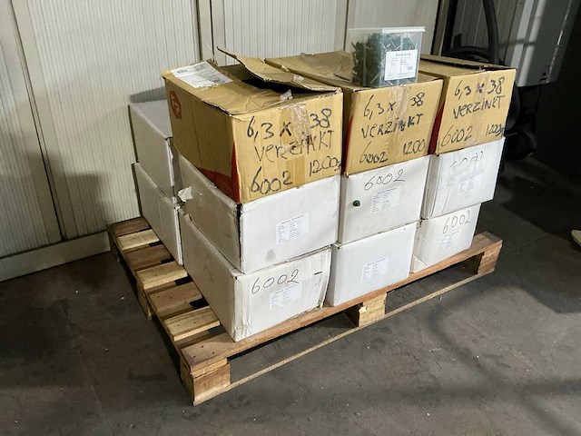 Partij valk - handel damwandschroeven - afbeelding 2 van  8