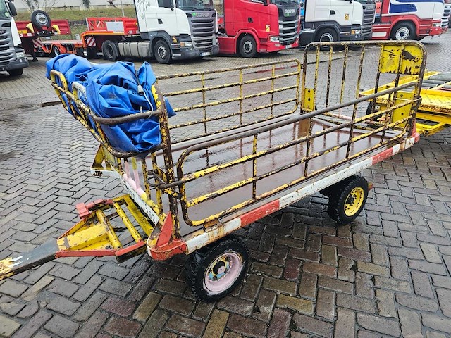 Partij van 5 gustav stiehl kfw airport baggage carts / luchthaven bagagewagens – 1.500 kg - afbeelding 1 van  8