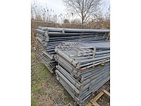 Partij van ca. 350m kunststof stalinrichting - afbeelding 1 van  3