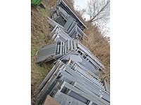 Partij van ca. 350m kunststof stalinrichting - afbeelding 2 van  3