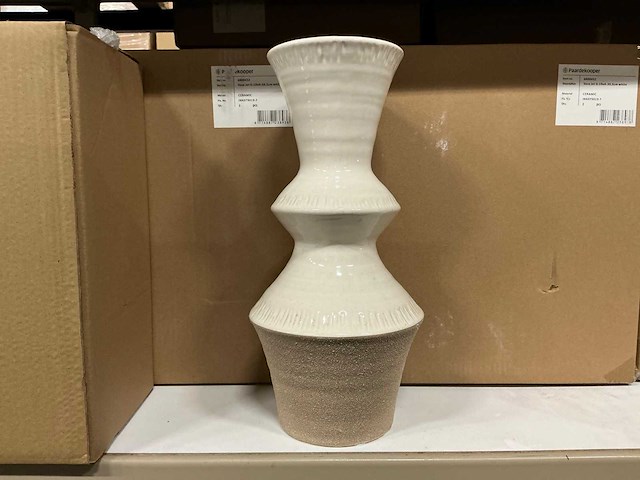 Partij vase jet d19xh39,5cm white ceramic (14x) - afbeelding 1 van  5
