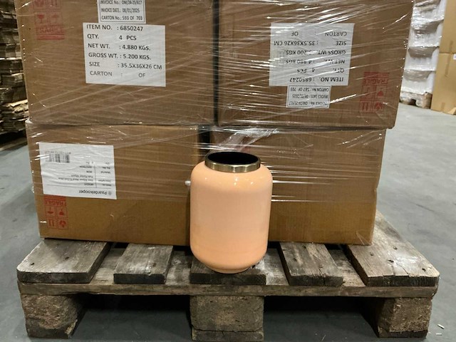 Partij vazen allyson metaal pink planter d.15xh.20cm (144x) - afbeelding 1 van  5