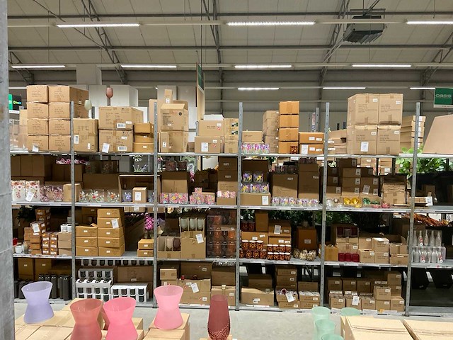 Partij vazen en waxinelichthouders - afbeelding 1 van  40