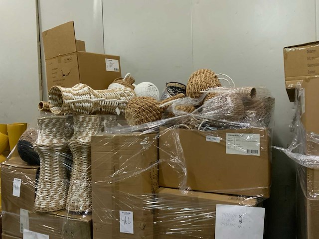 Partij vazen op 4 pallets - afbeelding 9 van  20
