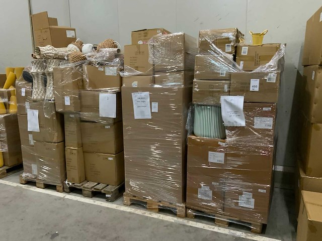 Partij vazen op 4 pallets - afbeelding 1 van  20