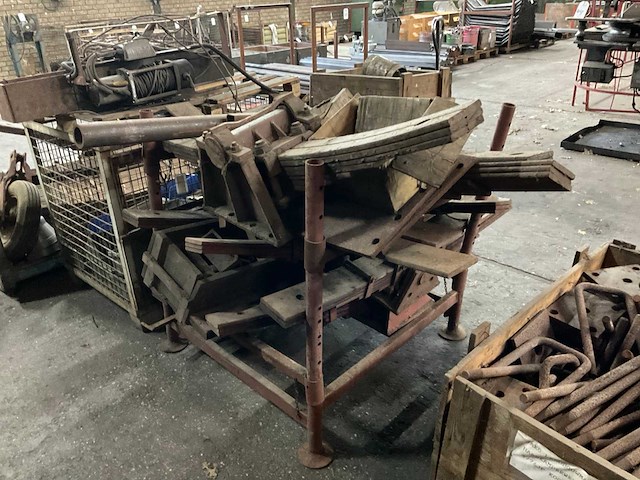 Partij veerpaketten met bogie - afbeelding 1 van  6