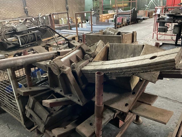 Partij veerpaketten met bogie - afbeelding 6 van  6