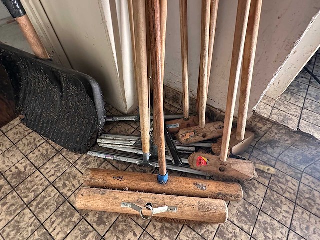 Partij vegers en trekkers - afbeelding 2 van  2