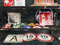 Partij veiligheids- en verkeersborden - afbeelding 1 van  8