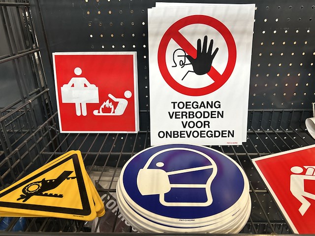 Partij veiligheids- en verkeersborden - afbeelding 3 van  8