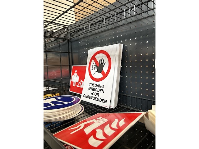 Partij veiligheids- en verkeersborden - afbeelding 4 van  8