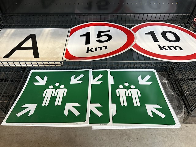 Partij veiligheids- en verkeersborden - afbeelding 6 van  8