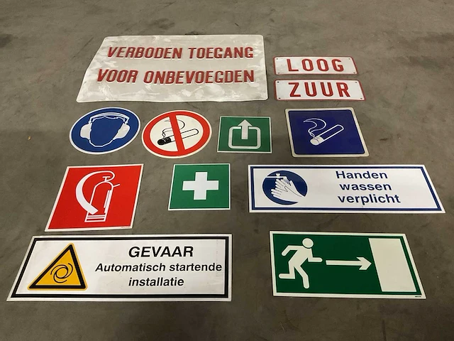 Partij veiligheids- en waarschuwingsborden - afbeelding 1 van  4