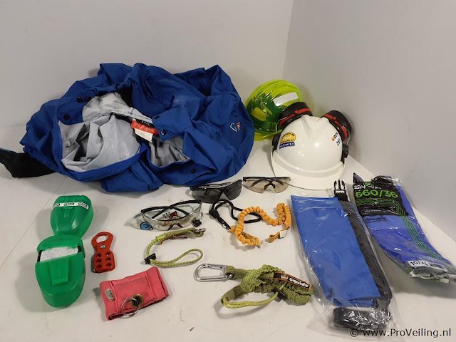Partij veiligheidsbenodigdheden o.a. bouwhelmen, veiligheidsbrillen & flame overall - maat xxxl - afbeelding 1 van  6
