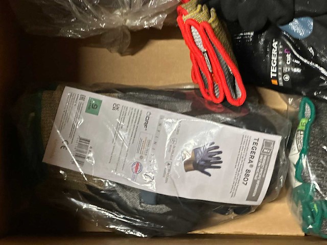 Partij veiligheidshandschoenen - afbeelding 3 van  7