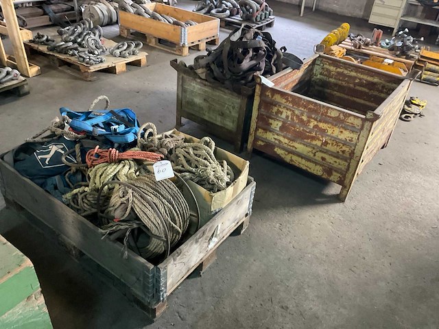 Partij veiligheidsmiddelen - afbeelding 1 van  4