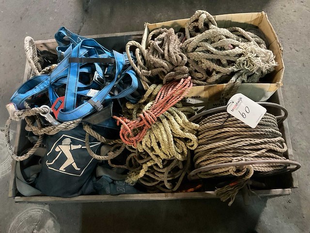 Partij veiligheidsmiddelen - afbeelding 2 van  4