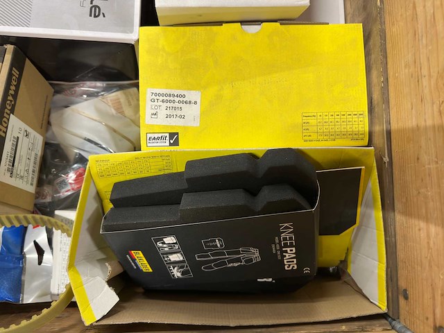 Partij veiligheidsmiddelen - afbeelding 2 van  11